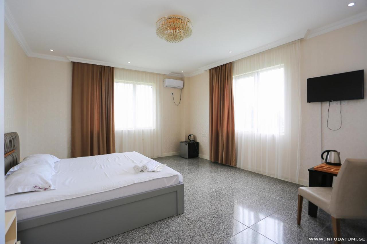 Hotel CARLEONE Batoemi Buitenkant foto