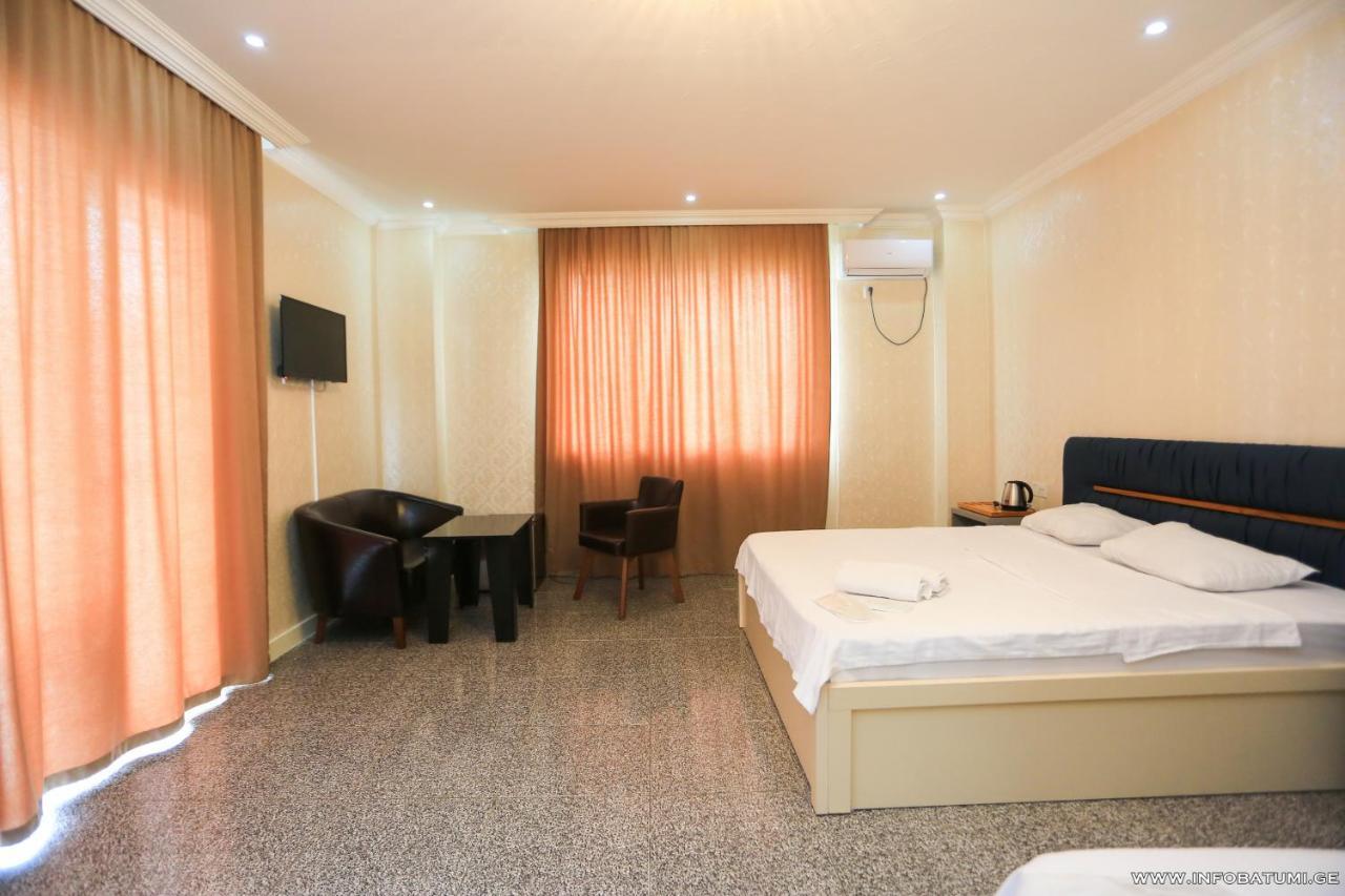 Hotel CARLEONE Batoemi Buitenkant foto