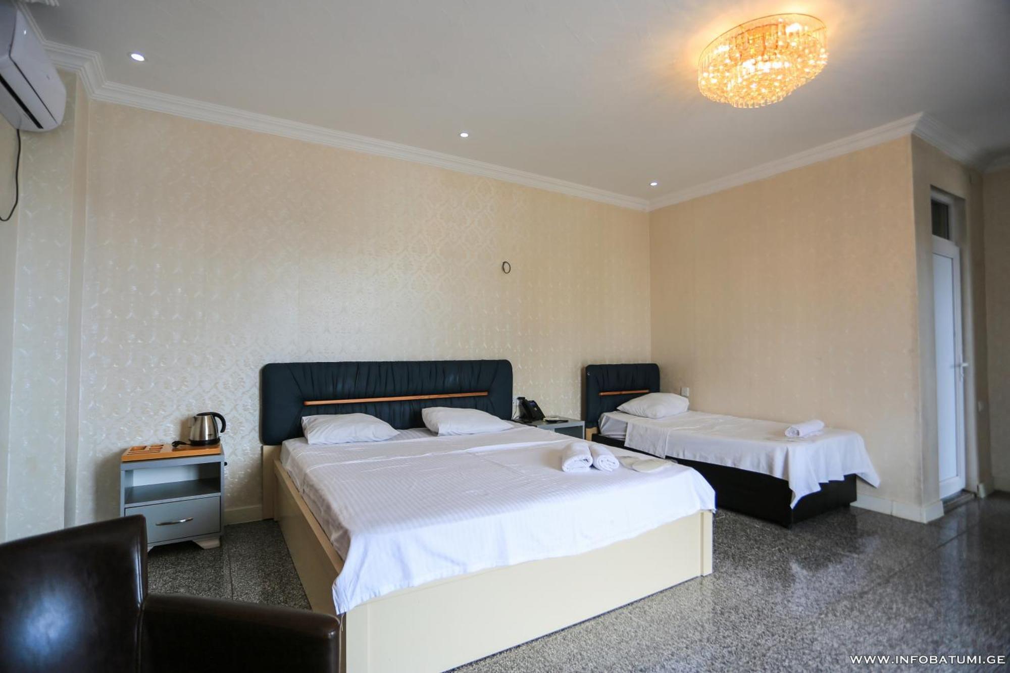Hotel CARLEONE Batoemi Buitenkant foto