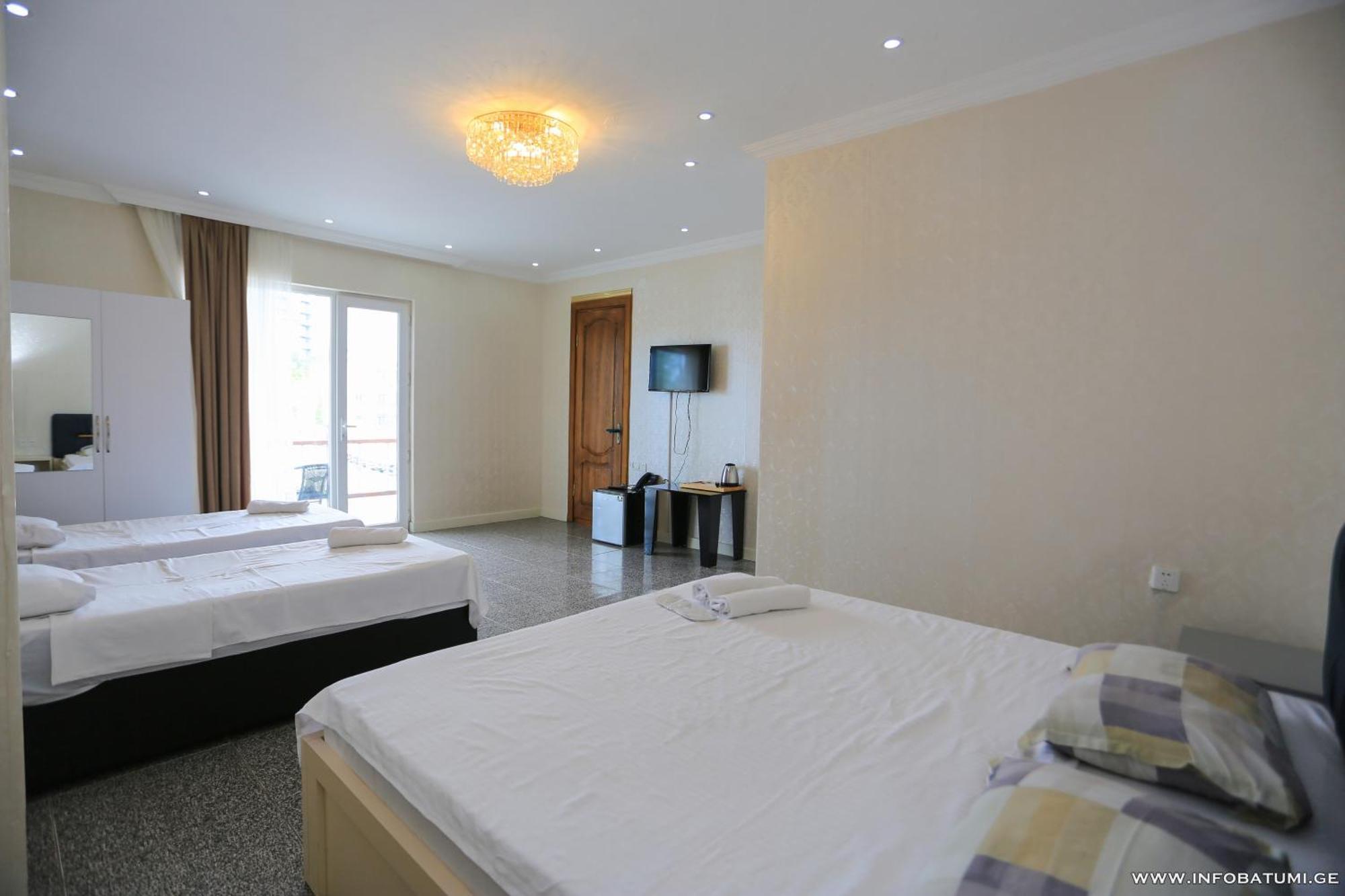 Hotel CARLEONE Batoemi Buitenkant foto