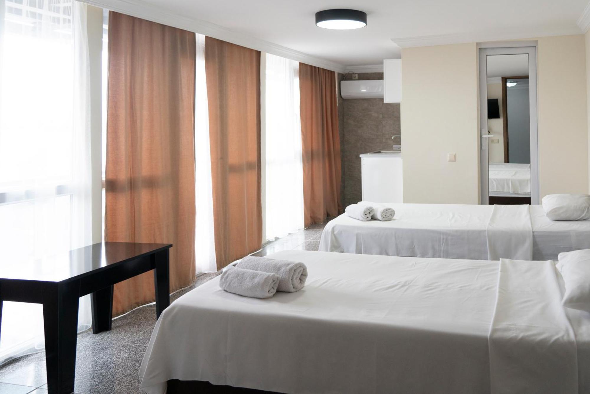Hotel CARLEONE Batoemi Buitenkant foto